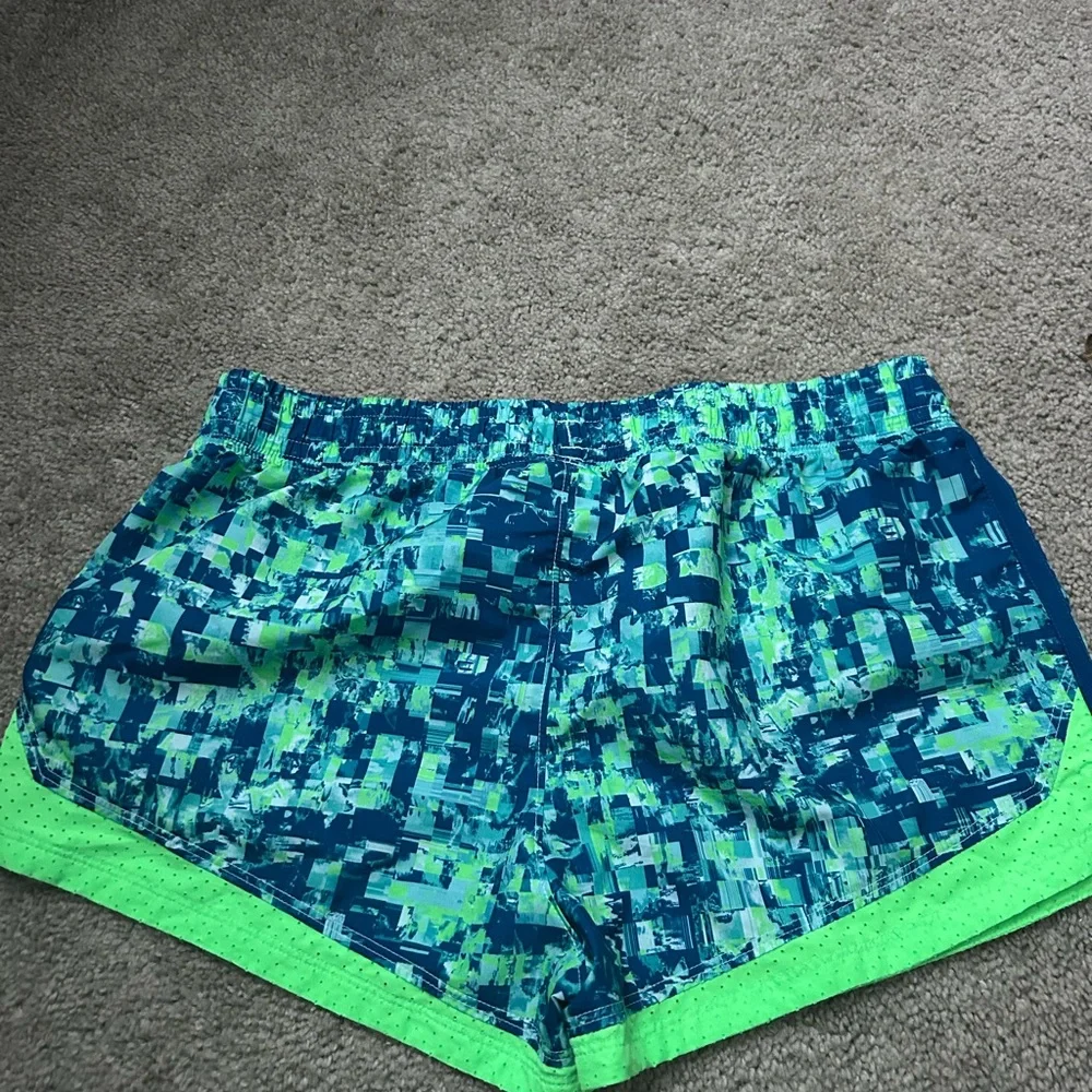 UNDER ARMOUR Girl's shorts tropical tide‎